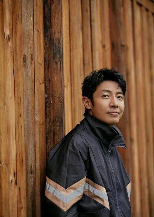 撒贝宁做饭被摄像机砸头!