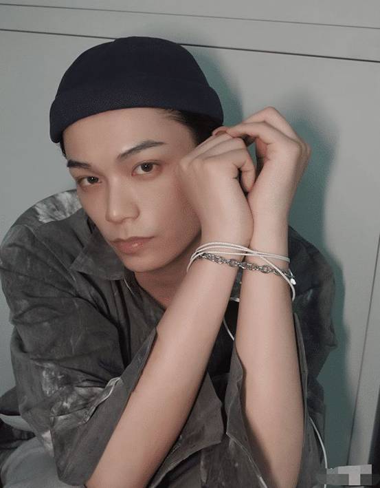 丁禹兮晒照,内容却忘记打码,放大看清头像上女孩_手机_照片_电视剧