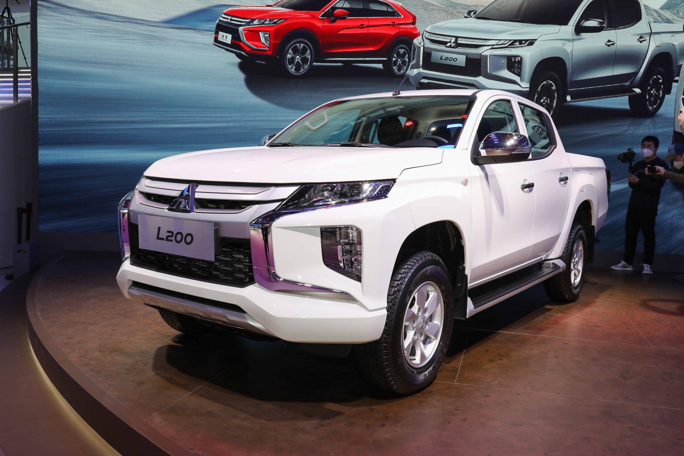 2t柴油机 超选四驱,三菱皮卡预售27万起,标配后桥差速锁_搜狐汽车