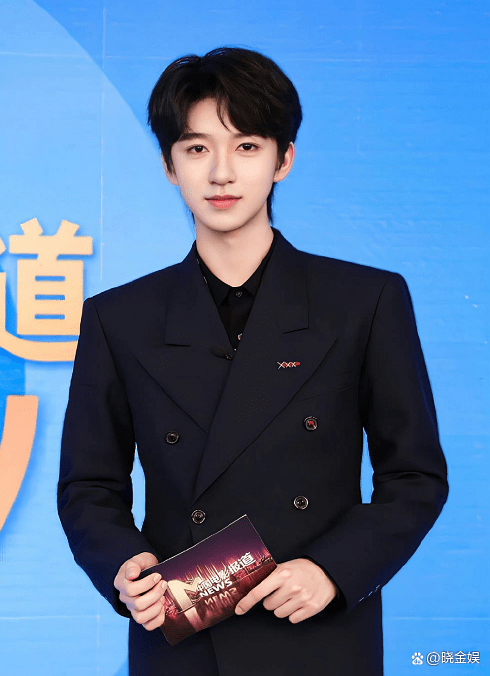 贺峻霖:沾了歌手的光,才上了3个月的大学就成为了新晋央视主播_实习