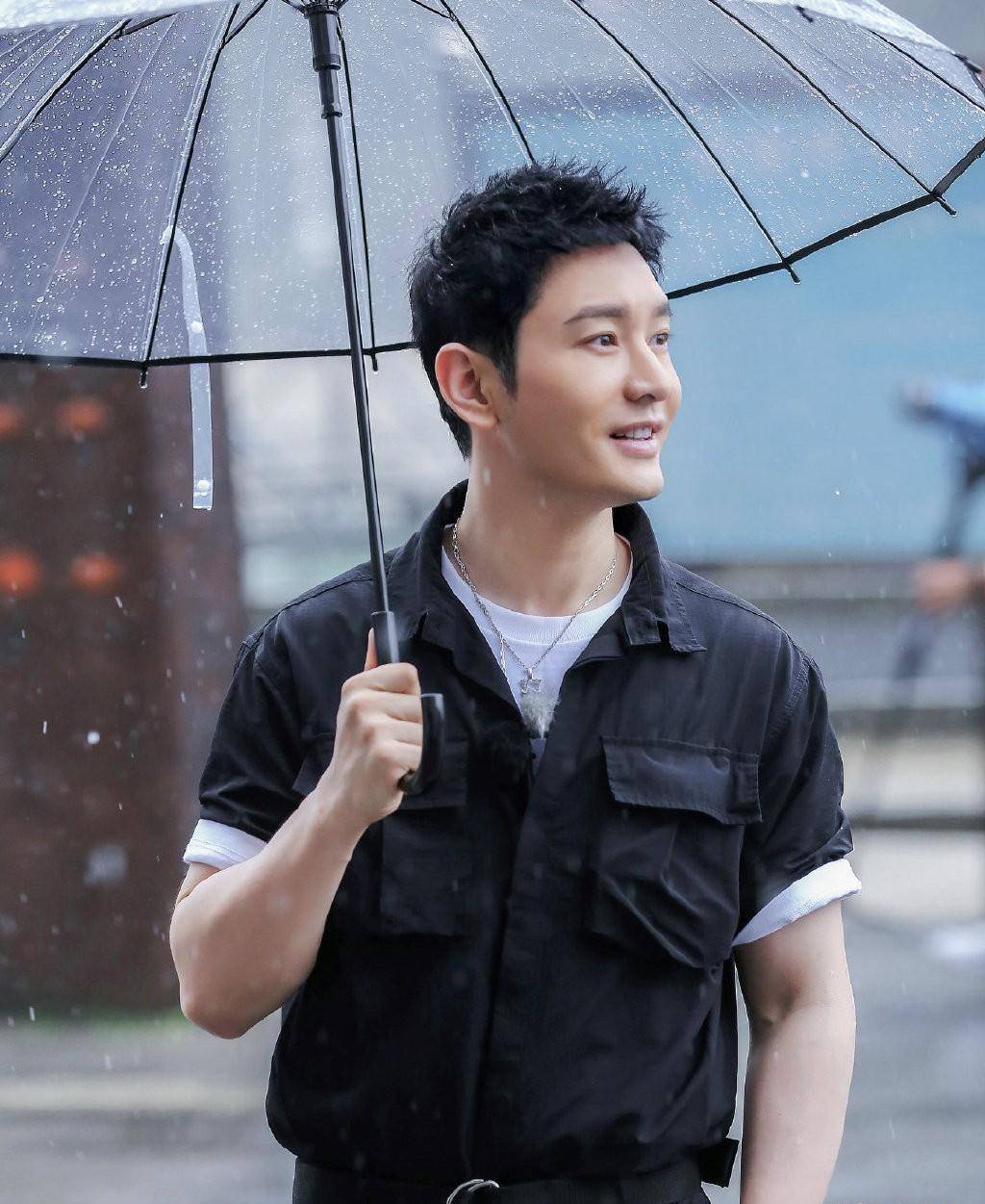 赵丽颖吃饭扒拉菜,被质疑没教养后,黄晓明,张亮齐发声_节目_女神_外界