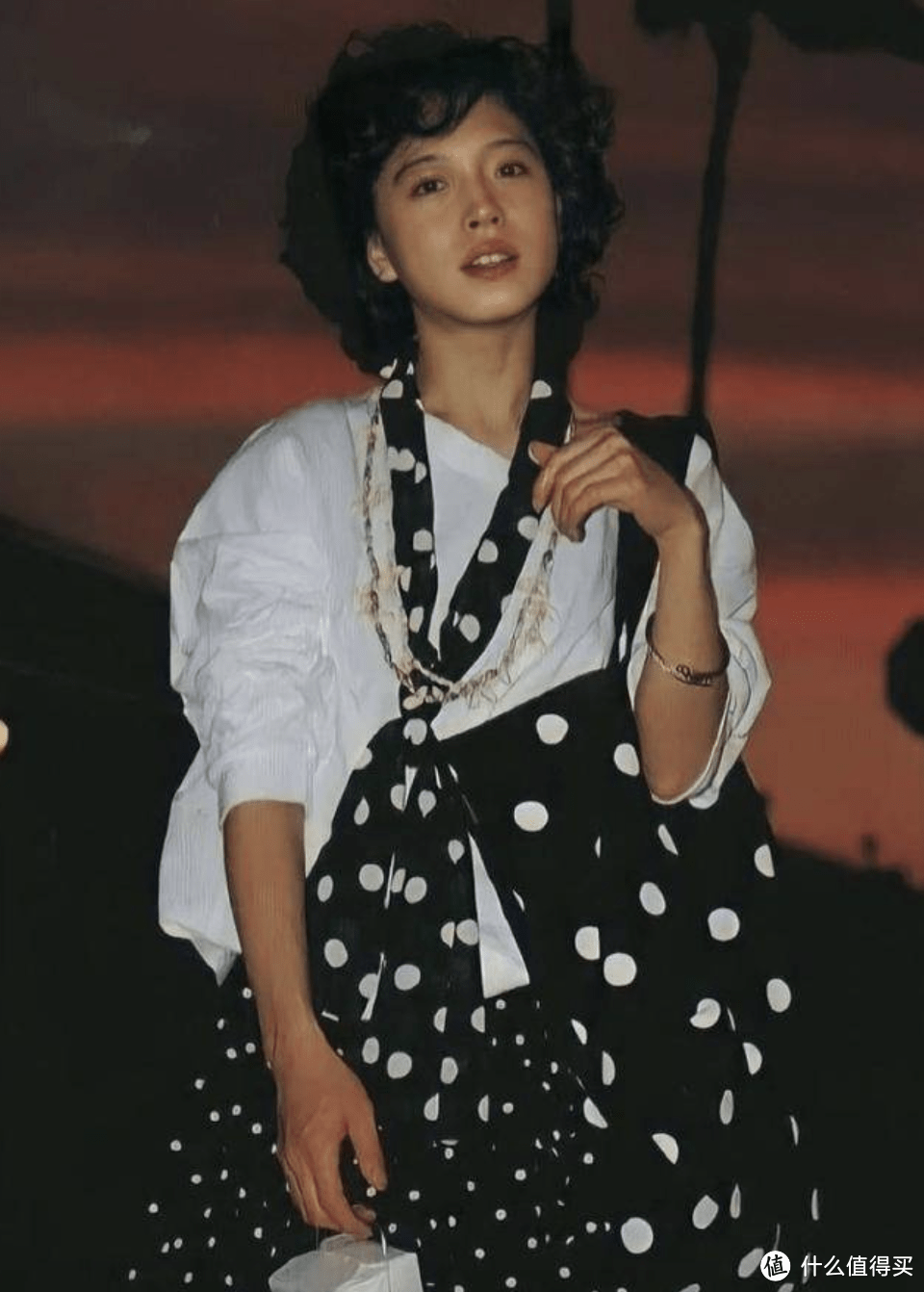 昭和女神中森明菜宣布复出,昭和风 病娇风,巅峰时期又欲又纯_设计