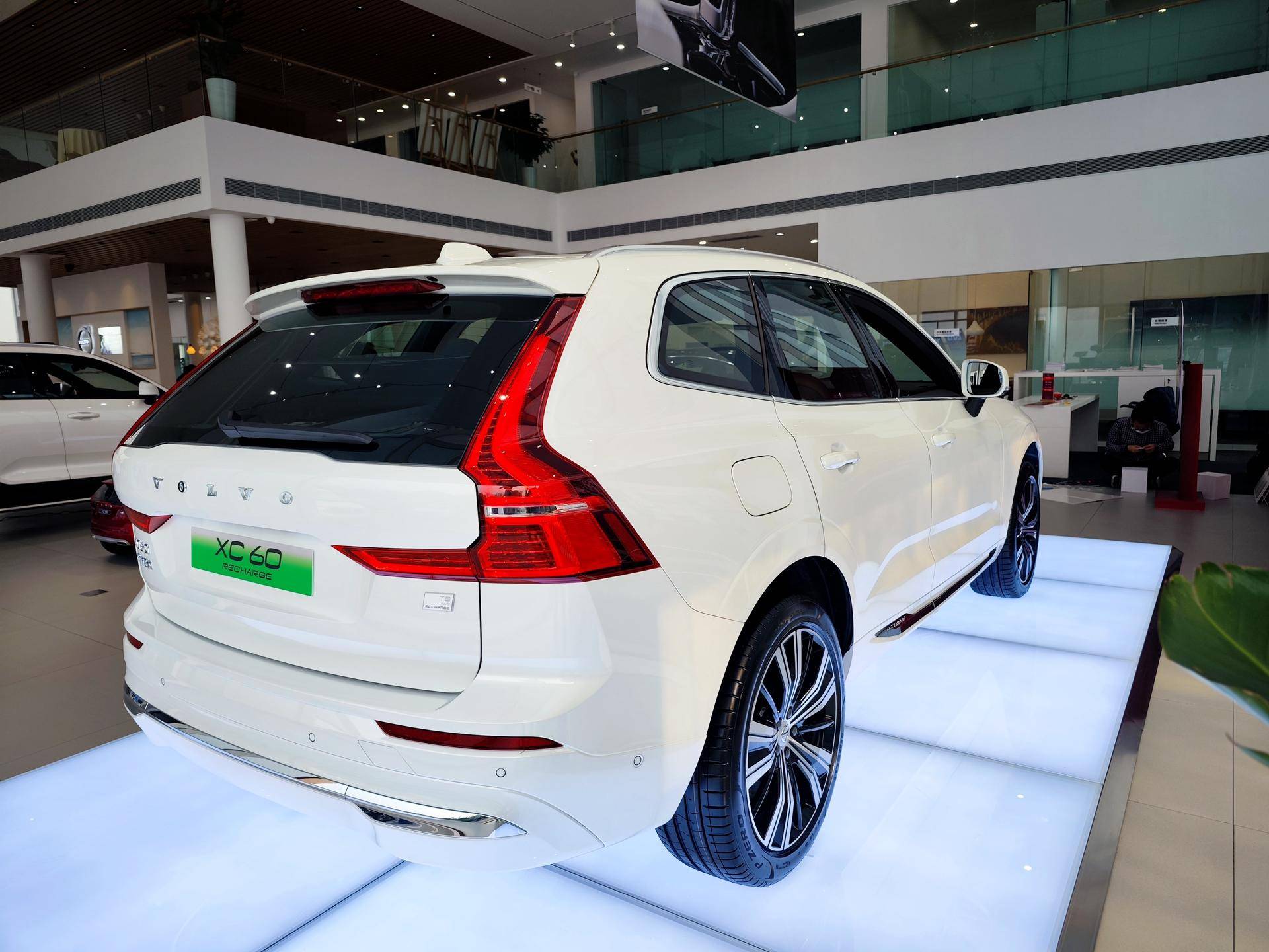 纯电动续航64km 实拍沃尔沃xc60插混版 5秒破百_搜狐汽车_搜狐网