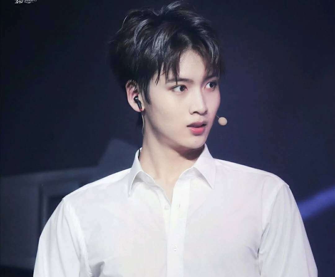 陈宥维随手丢掉粉丝送的花?杨超越自降片酬?