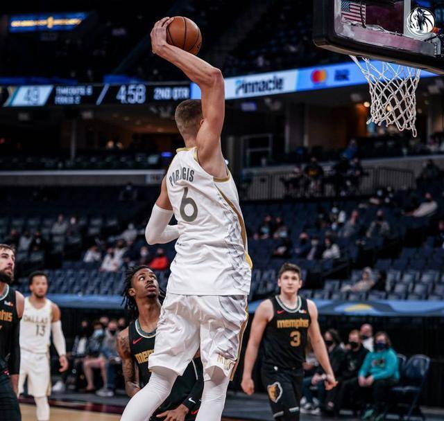 东契奇29 9压哨抛投三分绝杀独行侠力克灰熊_瓦兰_艾伦_吉斯