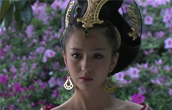 佟丽娅最"放得开"的一部戏,看清男主是谁后:难怪这么大胆!