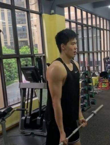 当年遭到俱乐部无限期的禁赛,俱乐部声明"焦泊乔为我俱乐部签约球员