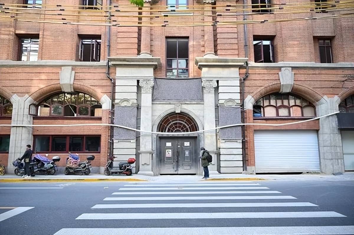 位于四川中路595-607号的浦光大楼,现为同济黄浦设计创意中学.