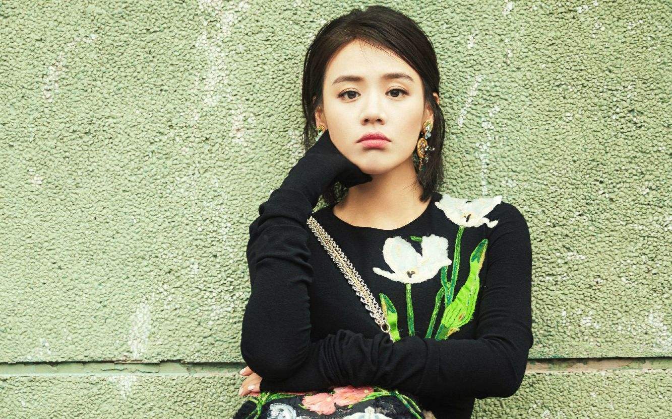 马思纯的"同心锁"在国外发现,男方不写真名,遭网友质疑真心_张哲轩