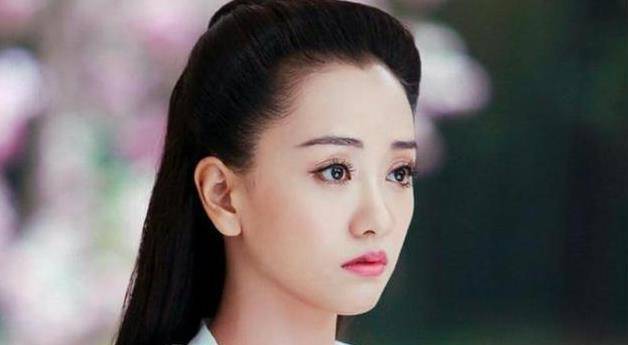 杨蓉仿佛天生就是演员,即使岀演恶毒女配,依旧会把女主比下去,比如