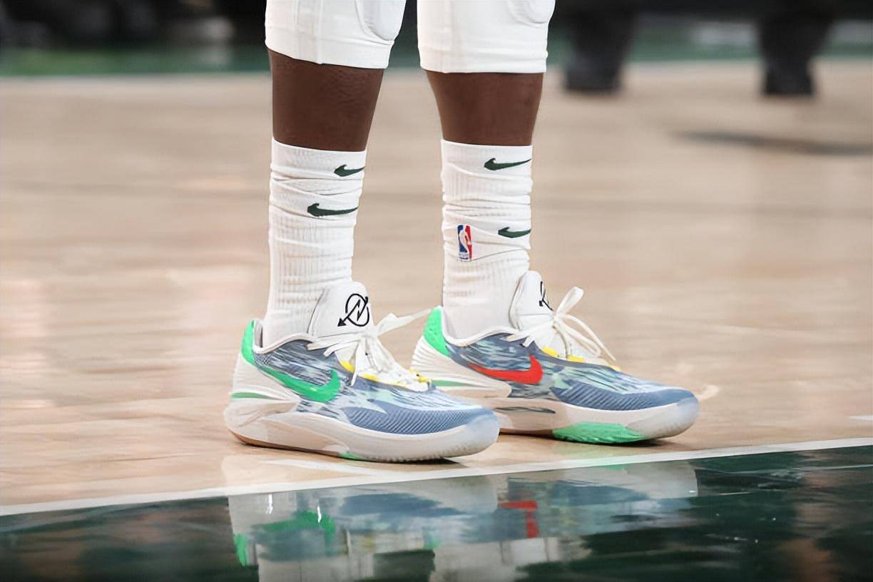 nba球员上脚:胡明轩穿哈登7代,中国球鞋真的帅_nike_比赛_lebron