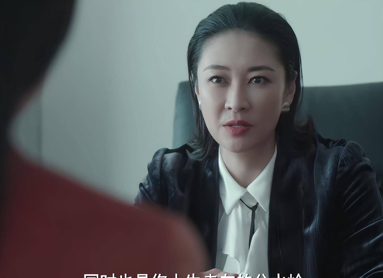 起》首播大爆:躲过了宋佳,却被47岁女六号给惊艳了_烁冰_梁静_靳东