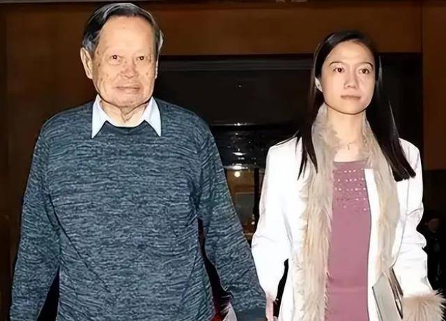 82岁杨振宁迎娶28岁翁帆,18年过去,老夫少妻感情如何?