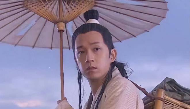 人们对潘粤明颜值高峰的印象是《白蛇传》里许仙,高雅清秀,到了《白夜