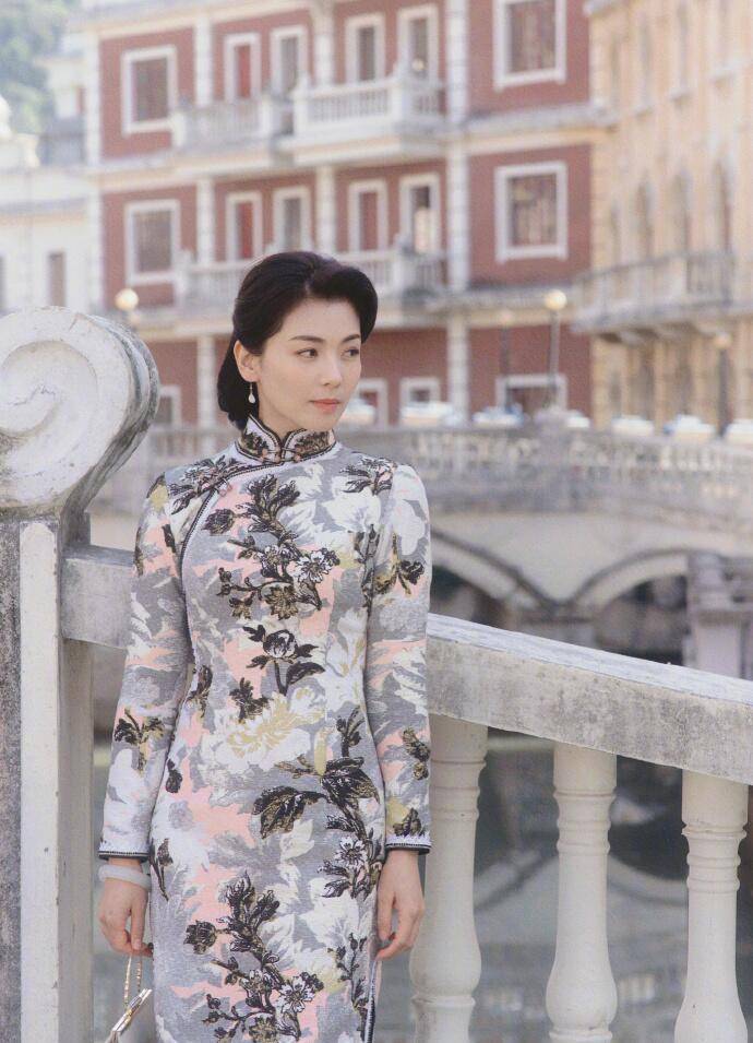 刘涛穿"旗袍"太显高级,不仅腰上没一丝赘肉,还复古又优雅!