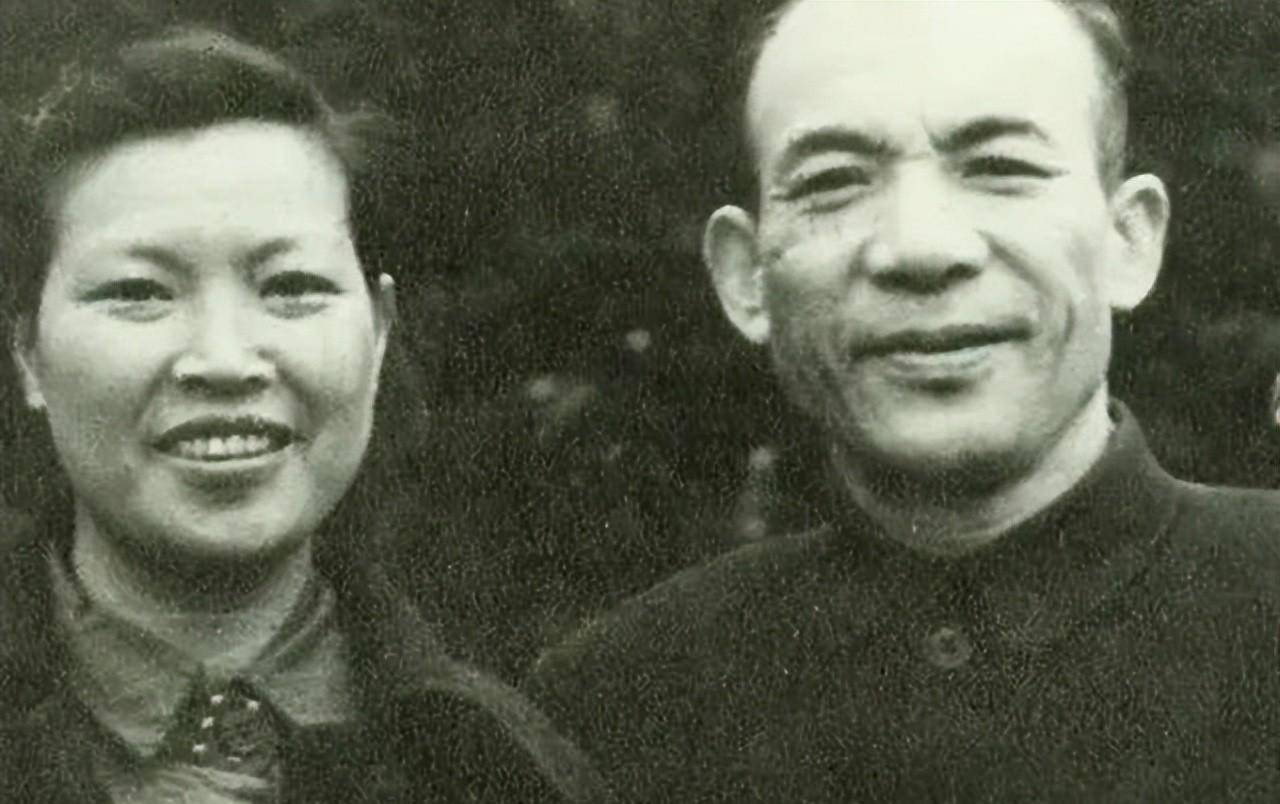 扬帆(石蕴华)从1949年到1952年,在上海市公安局李士英,扬帆(石蕴华)和