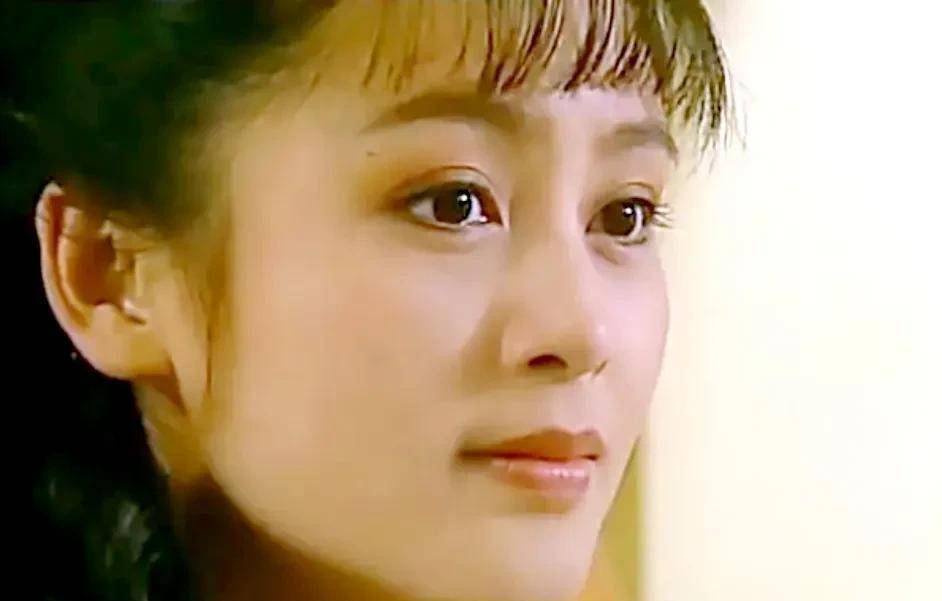 再识陈红是琼瑶剧《水云间》中的汪子璇,她思想开*放,有着现代气息,美