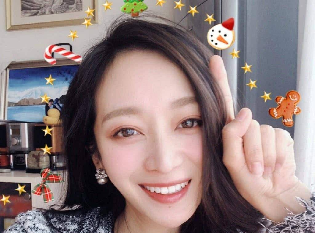 王治郅携前妻现身儿子学校,女方温文尔雅,两人有说有笑_宋杨_球员_感