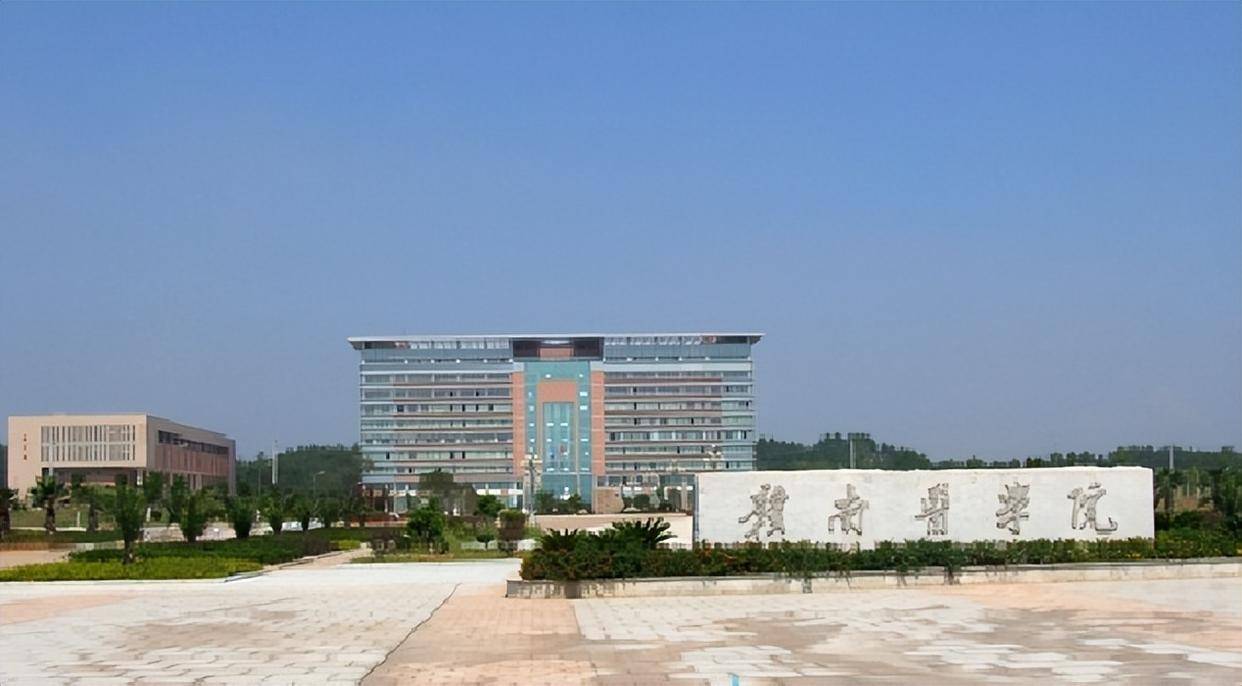 南昌医学院校门图片图片