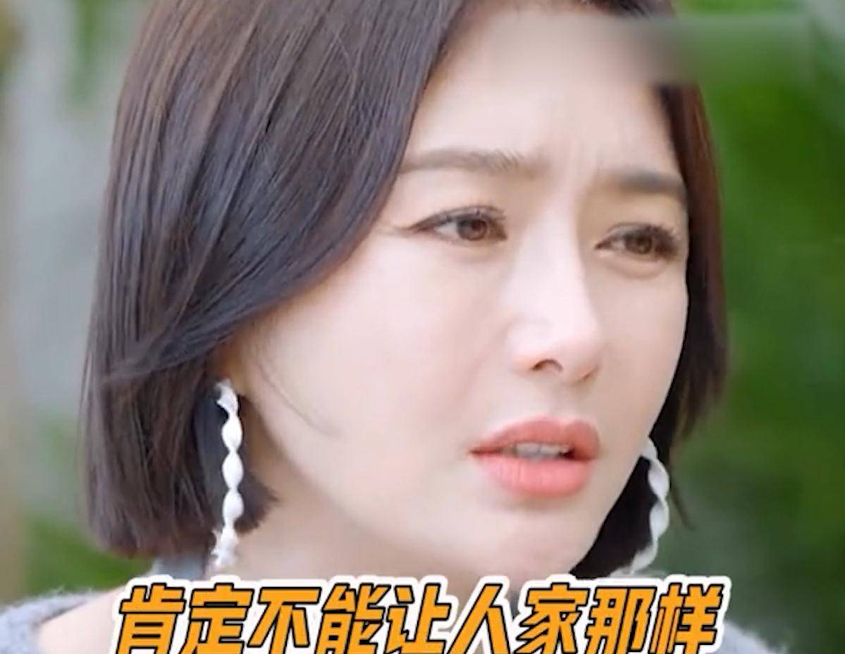 秦岚:捍卫子宫却遭网友抨击,演小品被韩兆袭胸,竟是个大误会?