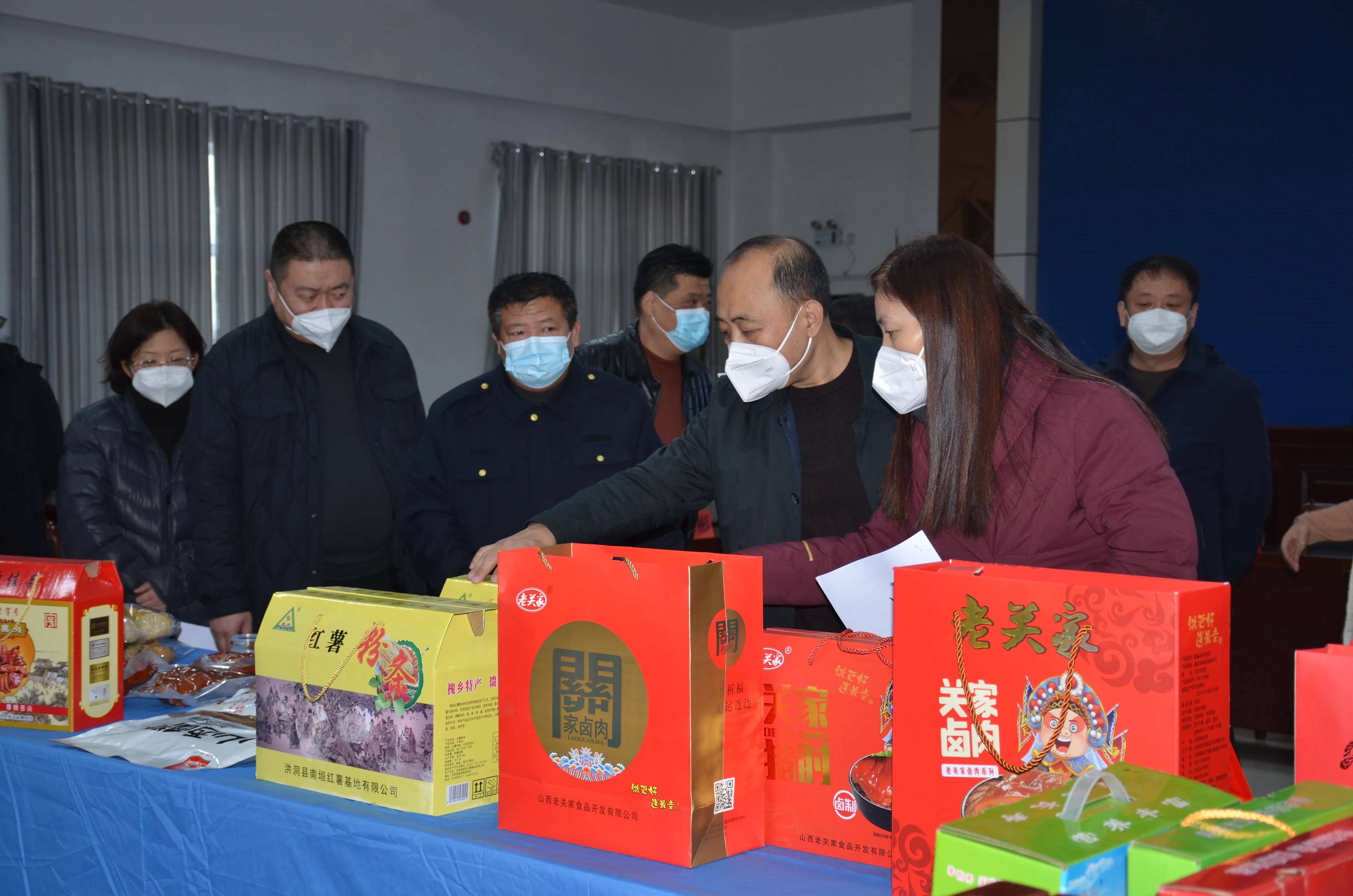 本报联合临汾市场监管局,消协联合举办2022年"临汾特色伴手礼"现场