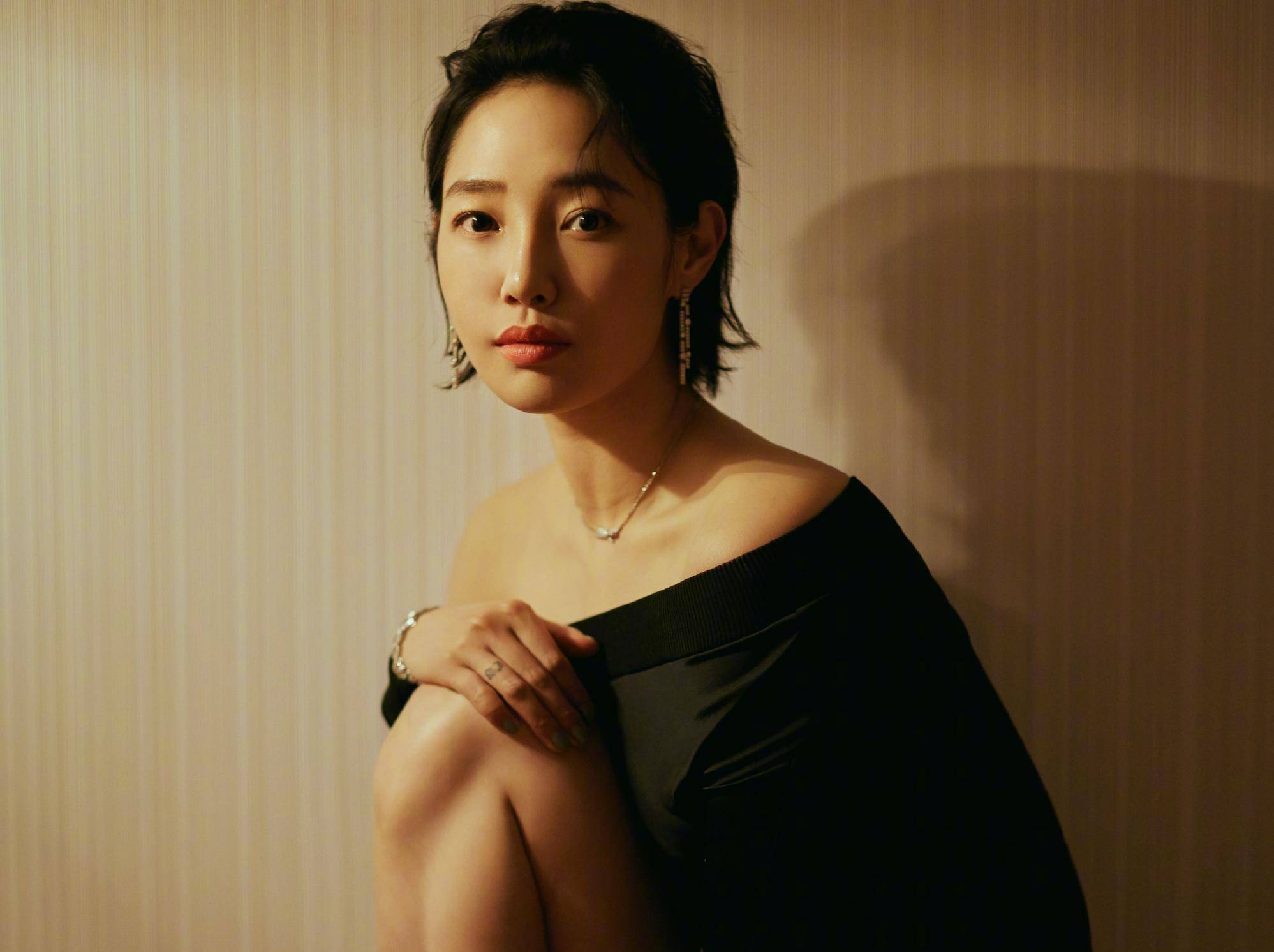 5年过去了,被爆泰国当街揉臀,出轨男模的白百何,洗白了吗?