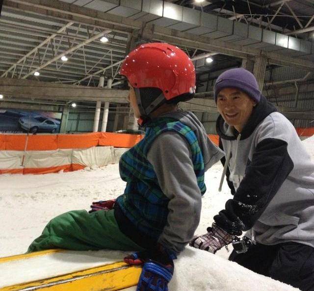 滑雪苏翊鸣妈妈图片