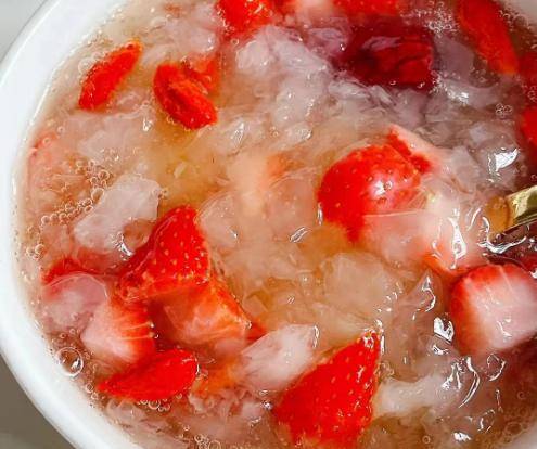 "阳转阴"之后,建议要多喝"它",满满维生素c,增强抵抗力_草莓_清水