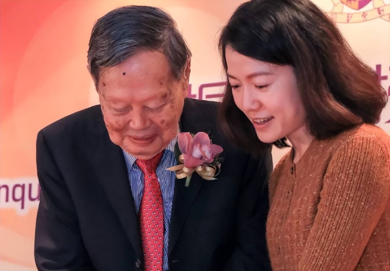 100岁杨振宁近照曝光!