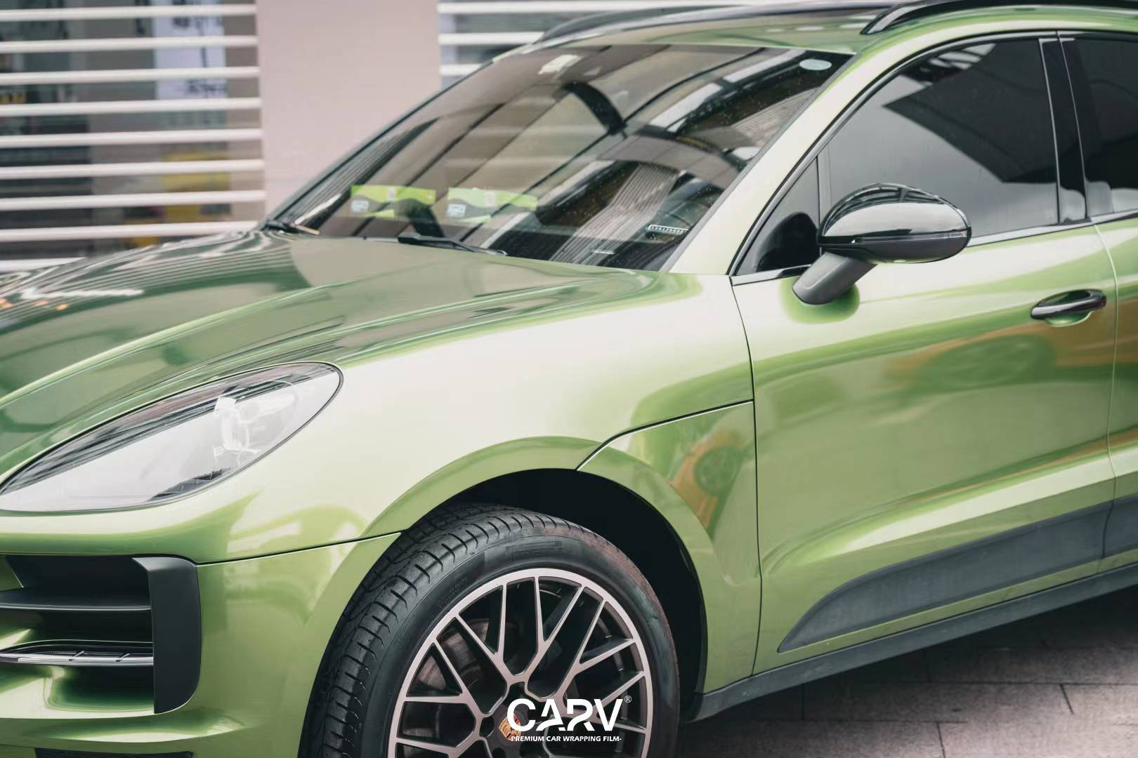 保时捷macan卡孚改色膜白金金属曼巴绿,颠覆你的审美!