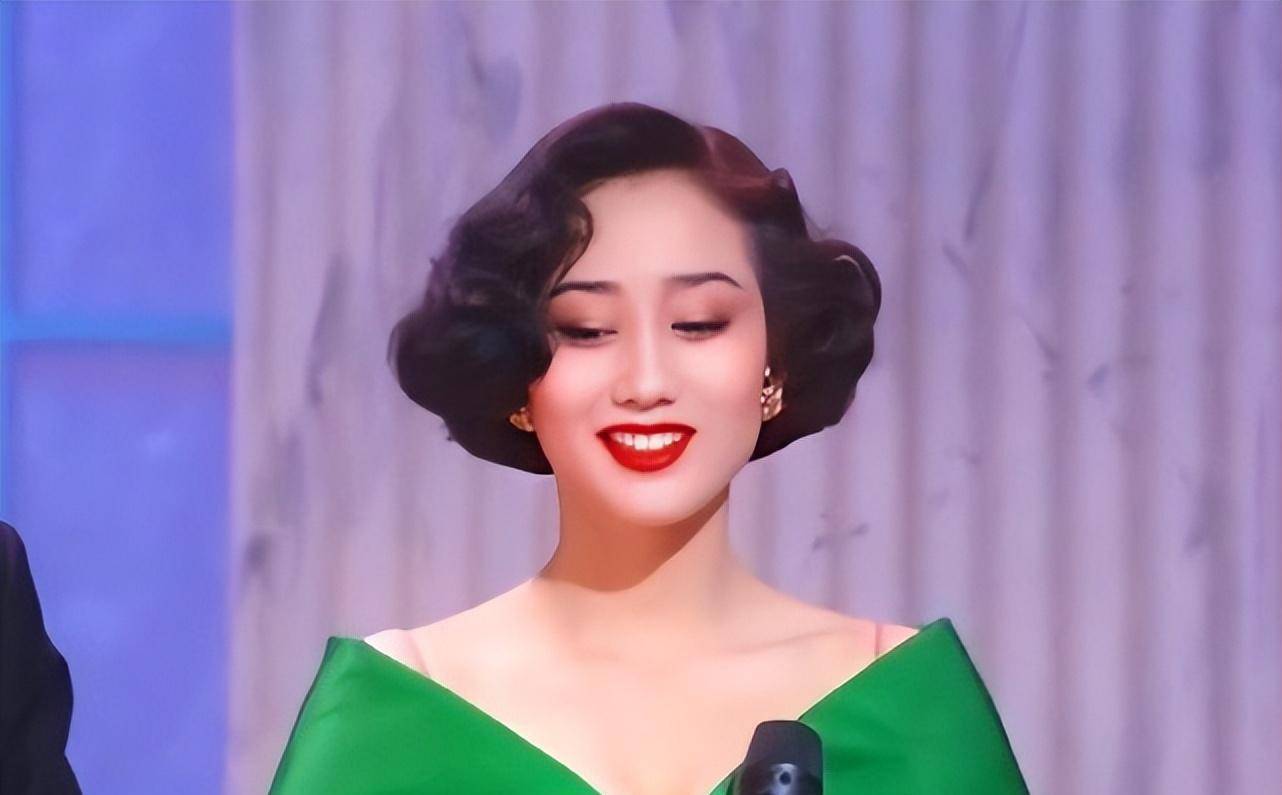 虽然她出演了《原振侠与卫斯理》,《老虎出更》,《群莺乱舞》,《龙在