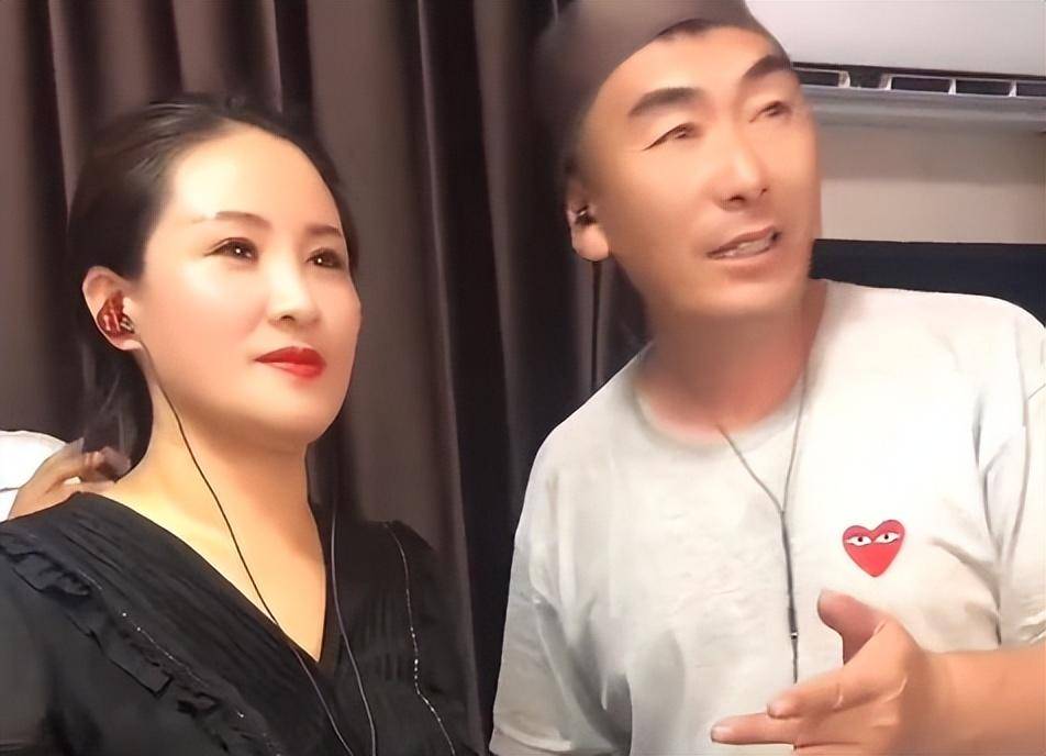 玉成和新欢出门游玩,却让85岁的玉琴在家洗衣服,网友:养了个儿_李玉成