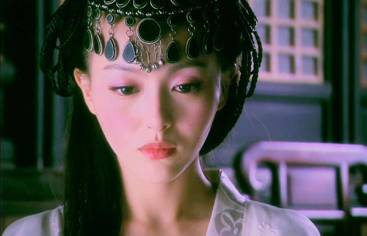 明眸智齿,惊艳了时光的那种美,不少网友表示紫萱便是唐嫣的巅峰时期了