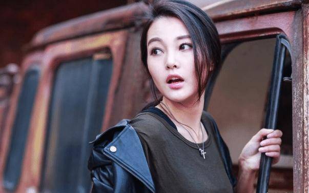 出道多年的郭艳,一直不贪图个人名利,选择在圈内默默地付出_剧中_知名