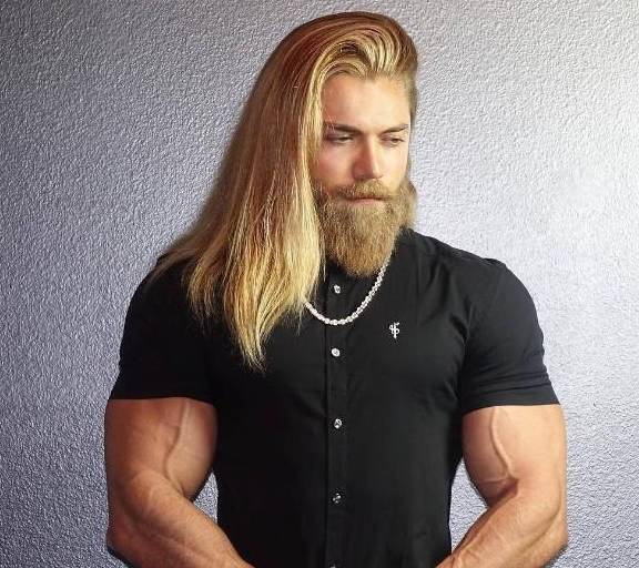 金发金胡子,像"金毛狮王",体脂率降到3.