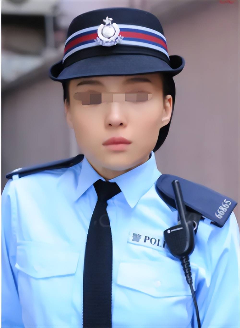 这时候陈宣萱又主动将章先生邀请到自己家里去,晚上更是将她的警服翻