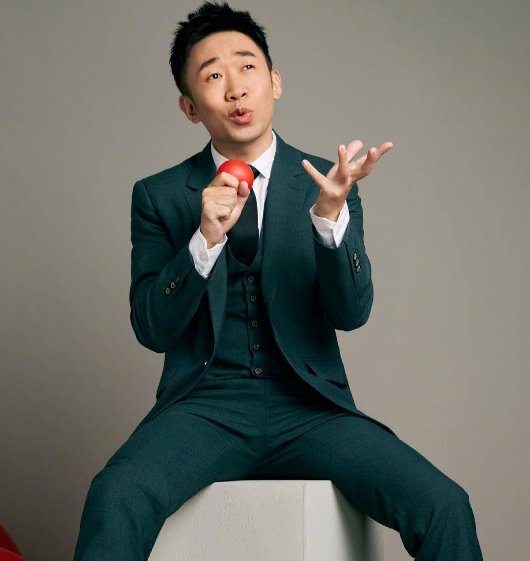 杨迪在线八卦:今早和我同一航班飞长沙的男艺人和女艺人是谁?