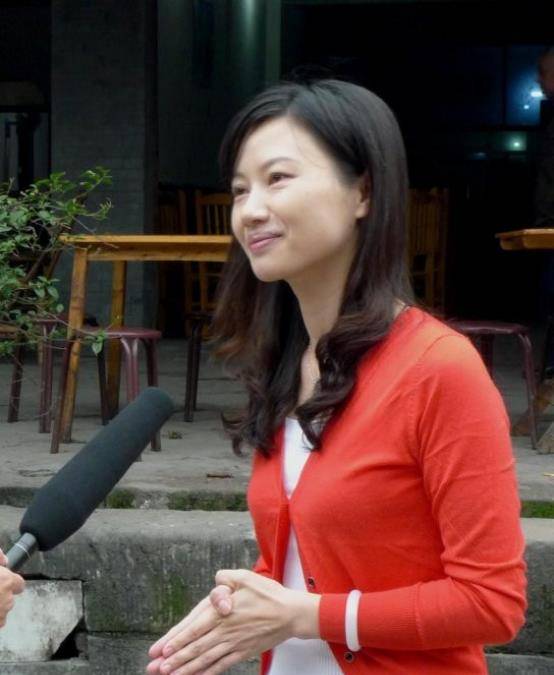 杨雨成婚了吗?当然,她老公是文学院副院长白寅副教授.