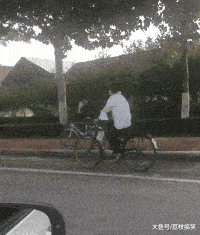 开心瞬间搞笑GIF:老大,你敢让我玩一次_手机搜狐网