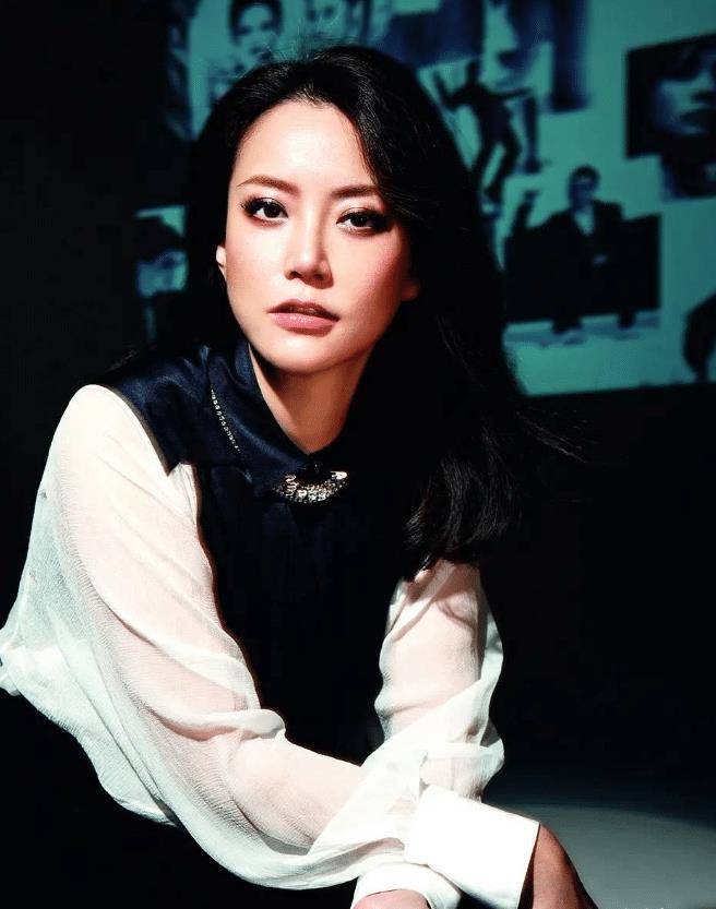 人霍汶希,23岁接管英皇,一手捧红谢霆锋,今现况如何_工作_白冰_公司