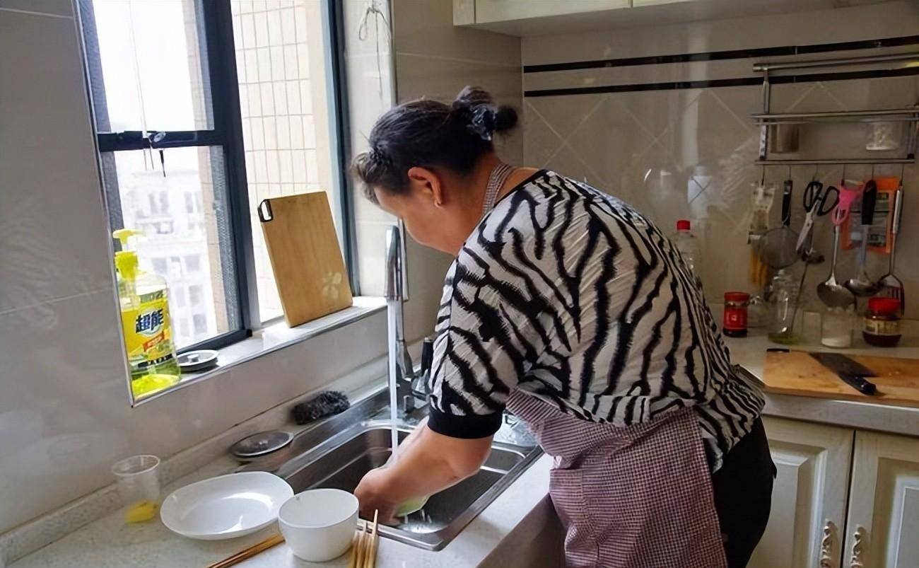 一位退休大妈倾诉:以为退休后可以安享晚年,谁料却是苦难的开始_生活