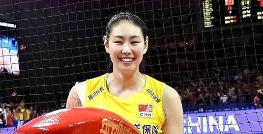 过篮球,沙排,最终选择室内排球,玩命努力终成女排最美副攻_颜妮_因为