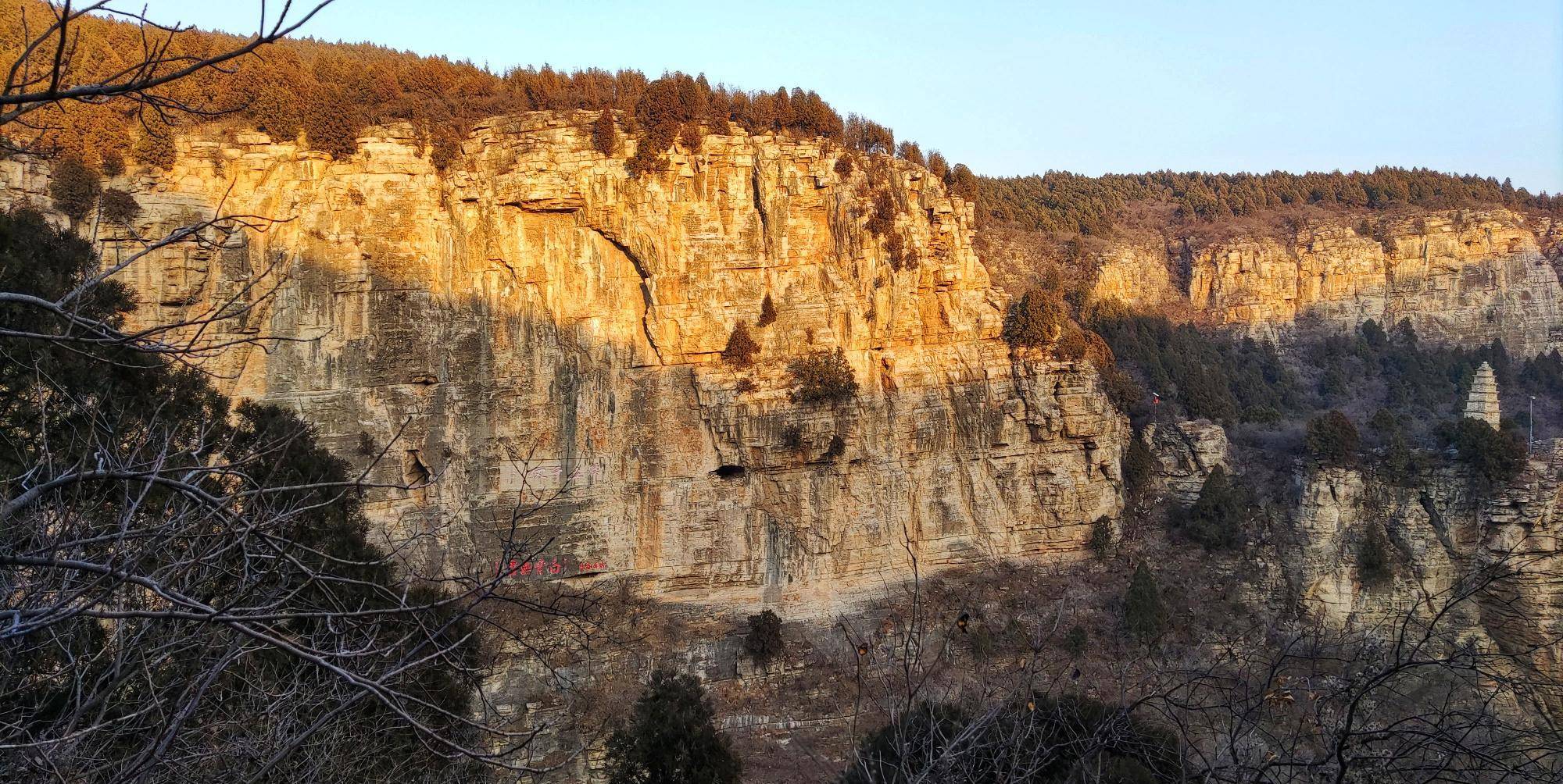 三九徒步穿越錦屏崖,冬觀濟南府八景之首-