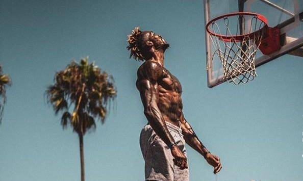 捡到宝,头超篮筐,霍华德沙滩球场秀高难度扣篮秀,湖人复兴在即_詹姆斯