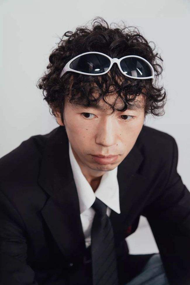 《我的滑板鞋》堪称神曲,从爆红到精神分裂,是谁逼疯了庞麦郎?