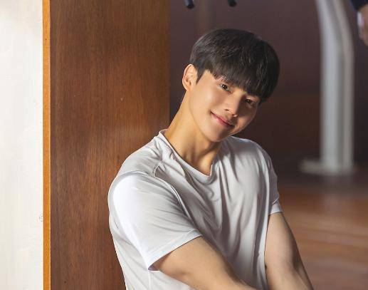 《如蝶翩翩》忧郁芭蕾男伶来袭,这个哥哥要火_剧中_梦想_故事