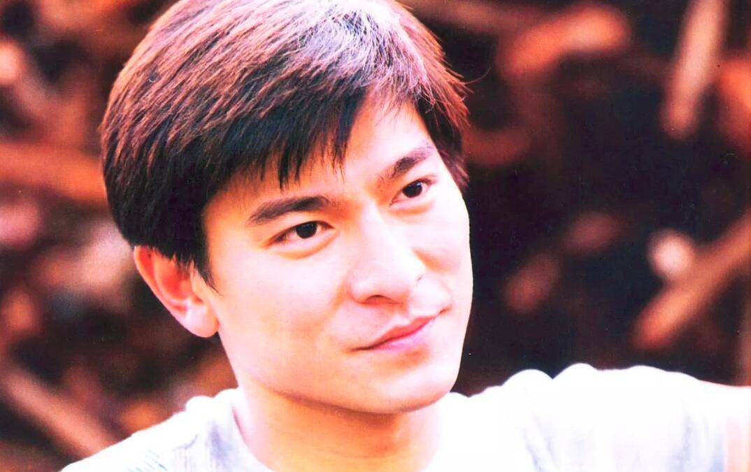 90年代,刘德华能成为天王之一,离不开此二人的帮助_林子祥_胡伟立