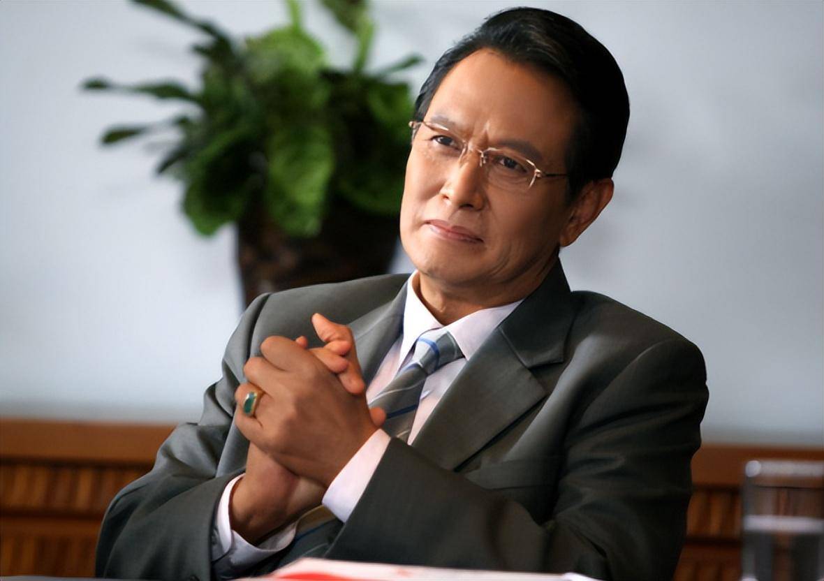 三,张国柱不是什么商界大亨,就是医院的院长,不是自带成功商人的气质