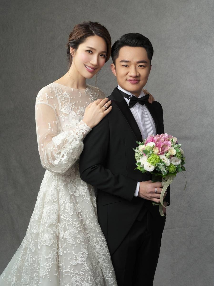 王祖蓝和李亚男在2010年公开恋情,2014年求婚成功,2015年举办婚礼