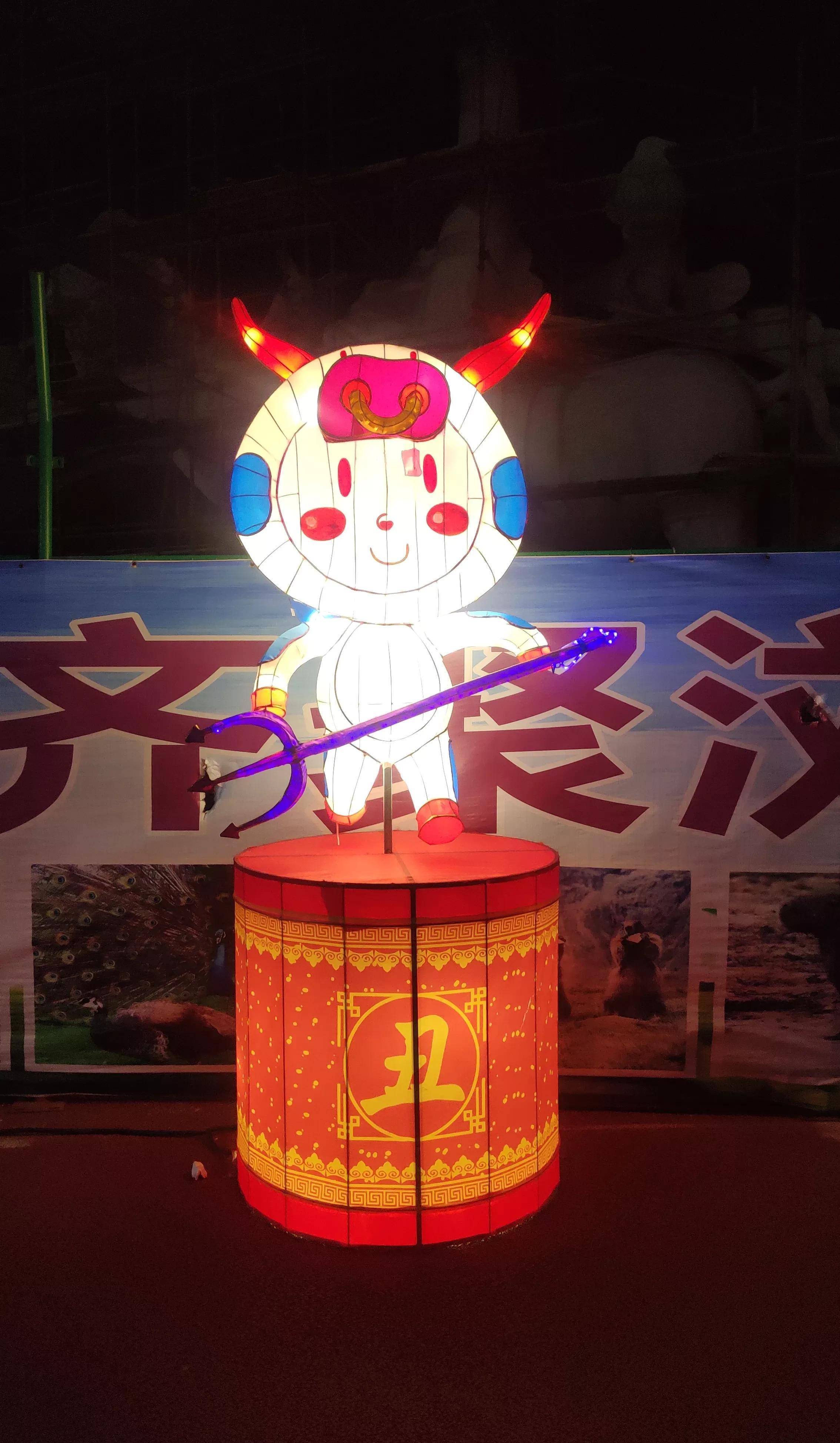 十二生肖牛(丑),拴着的牛鼻子和那对大牛角,那是真的牛啊!